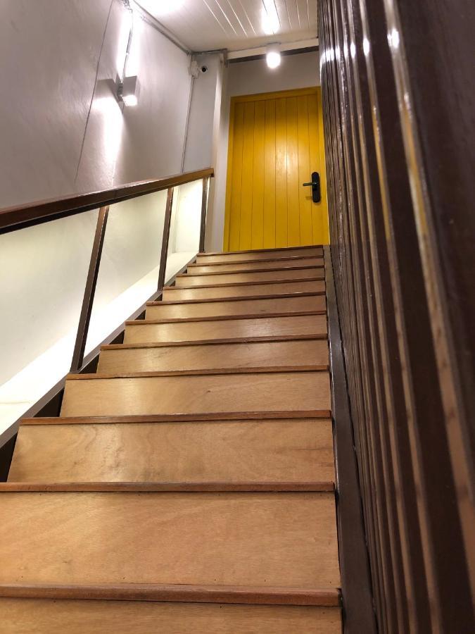Yellow Door HHQ Exterior photo