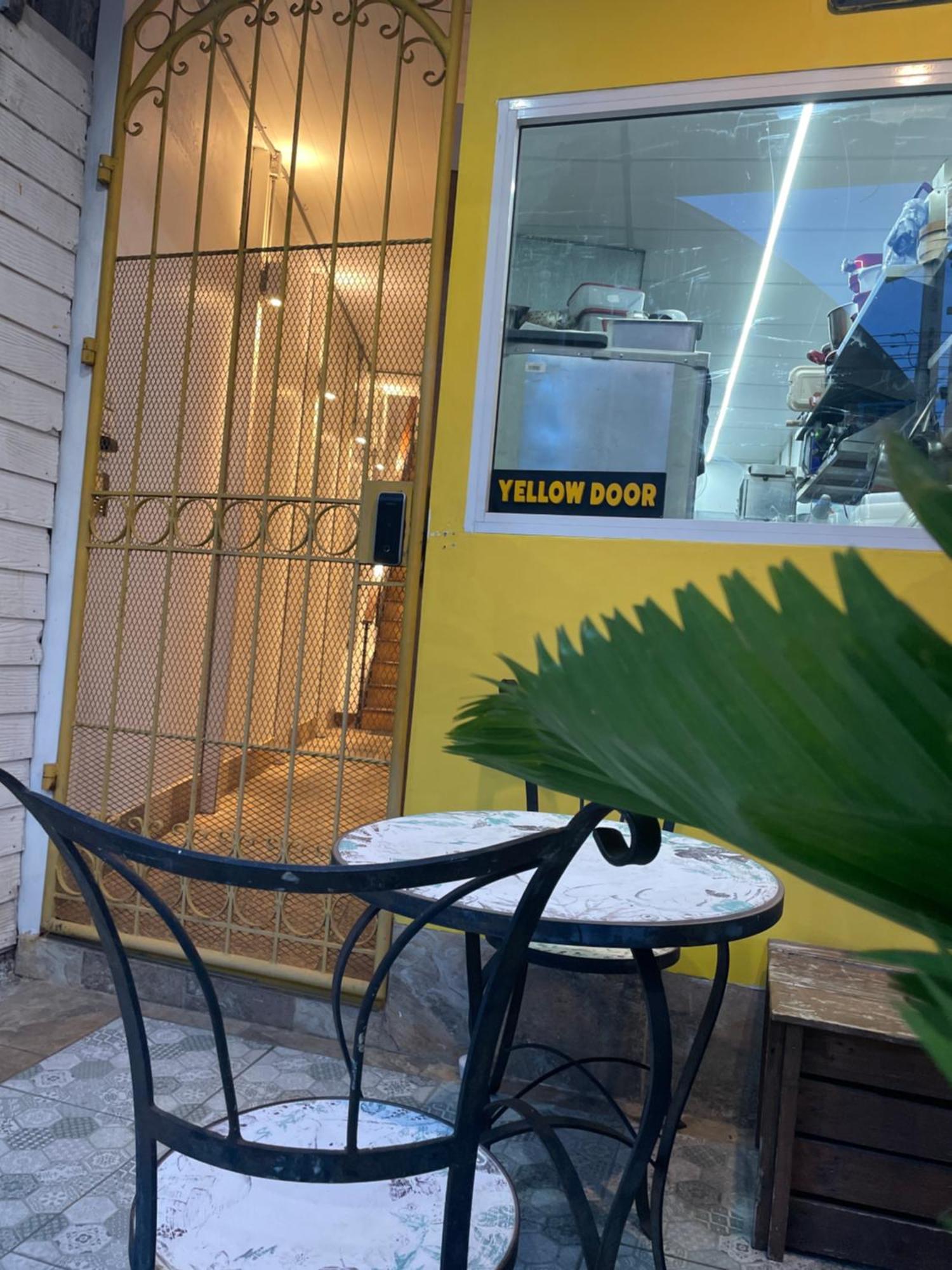 Yellow Door HHQ Exterior photo
